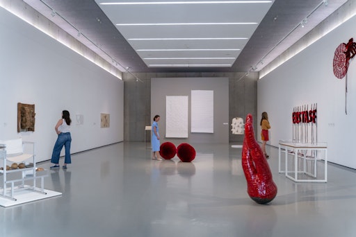 Ausstellungsansicht "TOUCH!" Kunst berührt" im Forum Frohner