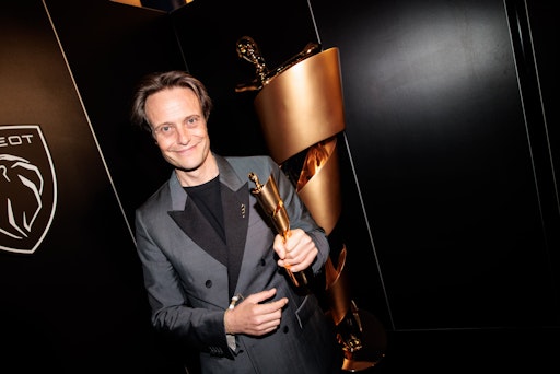 Vorschau Bild von August Diehl beim Deutscher Filmpreis 2026 Messe Berlin © Clemens
Porikys // Weiterer Text über ots und www.presseportal.de/nr/9021 /
Die Verwendung dieses Bildes für redaktionelle Zwecke ist unter
Beachtung aller mitgeteilten Nutzungsbedingungen zulässig und dann
auch honorarfrei. Veröffentlichung ausschließlich mit
Bildrechte-Hinweis.