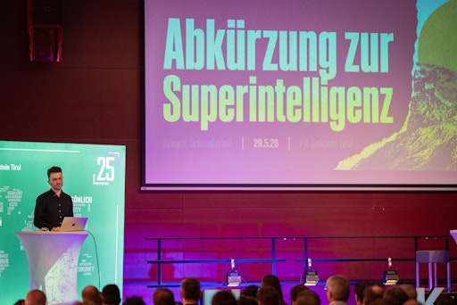 Rede von Gregor Schmalzried beim 2. KI-Kongress an der FH
Kufstein Tirol