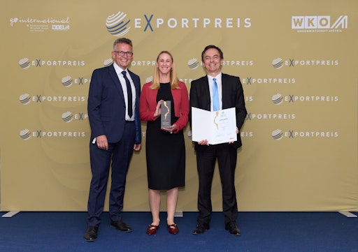 Gruppenfoto AOP Health v.l.nr.: Michael Kindell, AOP Health Area
Director Intercontinental; Melissa Fellner, AOP Health Vice
President Global Therapeutic Areas, Jean-Michel Quinot; AOP Health
COO
