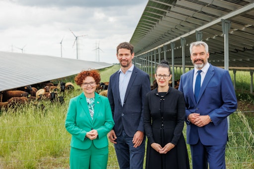 v.l.n.r.: Staatssekretärin Elisabeth Zehetner, Lukas Püspök - CEO
PÜSPÖK, Gerda Holzinger-Burgstaller - Vorstandsvorsitzende Erste
Bank, Karl Nehammer - EIB Vizepräsident