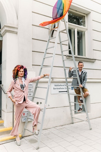 Vorschau Bild von Drag Queen Candy Licious und Schlager- und Musical-Star Johann
Rosenhammer setzen sich für eine vielfältige Gesellschaft ein