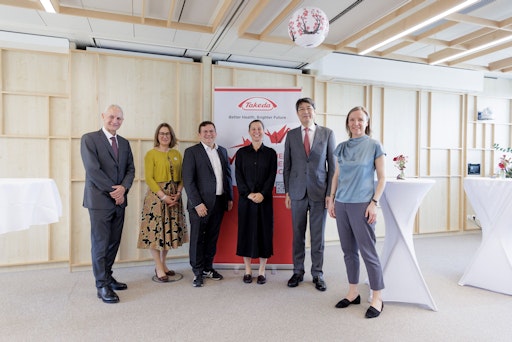 v.l.n.r.: DI Dr. Günter Waxenecker / AGES (Österreichische
Agentur für Gesundheit und Ernährungssicherheit), Mag. Elisabeth
Weigand / Pro Rare Austria (Allianz für seltene Erkrankungen),
Wilfried Zankl, Bezirksvorsteher von Meidling, Rebecca Fowler,
General Manager Takeda Pharma Austria, S.E. Iwama Kiminori,
japanischer Botschafter in Österreich und MMag. Astrid Jankowitsch,
Head of Public Policy Takeda Pharma Austria