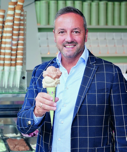 Eismacher und Gastronom Carmelo Surace verwöhnt seit mehr als 20
Jahren Gäste mit echt italienischem Gelato
