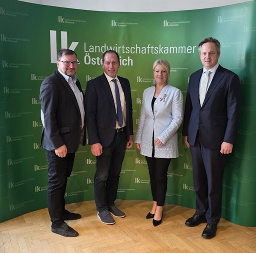 LKÖ Präsidium v.l. LK Wien-Präsident Norbert Walter,
LKÖ-Präsident Josef Moosbrugger, Bundesbäuerin Irene
Neumann-Hartberger, LK Niederösterreich-Präsident Johannes
Schmuckenschlager.