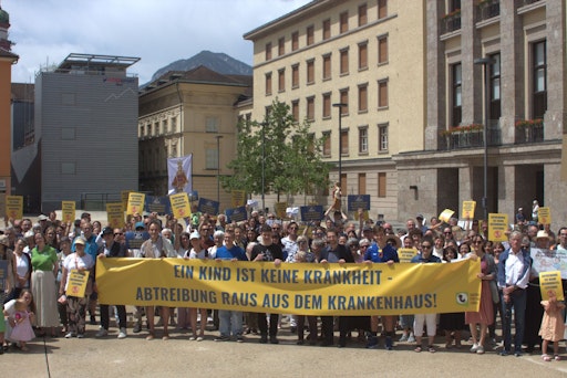 Demonstranten am 31. Mai vor dem Landhaus in Innsbruck
