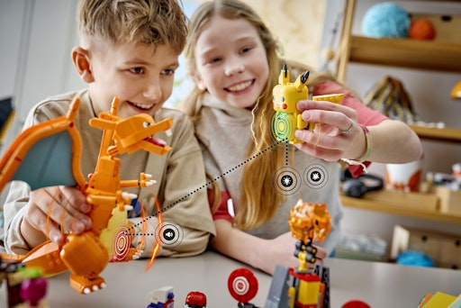 Neue LEGO® Pokémon(TM) SMART Play Sets ermöglichen es Kindern,
sich wie Pokémon-Trainer zu fühlen!. LEGO® Pokémon(TM) SMART Play //
Weiterer Text über ots und www.presseportal.de/nr/65052 / Die
Verwendung dieses Bildes für redaktionelle Zwecke ist unter
Beachtung aller mitgeteilten Nutzungsbedingungen zulässig und dann
auch honorarfrei. Veröffentlichung ausschließlich mit
Bildrechte-Hinweis.