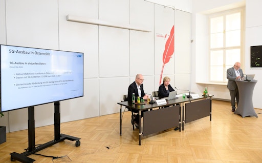 Vorschau Bild von Anlässlich der Jahrespressekonferenz des Forum
Mobilkommunikation, die Interessenvertretung der österreichischen
Mobilfunkindustrie, berichteten Volker Libovsky, Präsident des FMK
und CTIO von Magenta Telekom und Margit Kropik, Geschäftsführerin
des FMK, über das vergangene Jahr 2025.