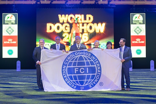 Offizielle Staffelübergabe bei der World Dog Show in Bologna
