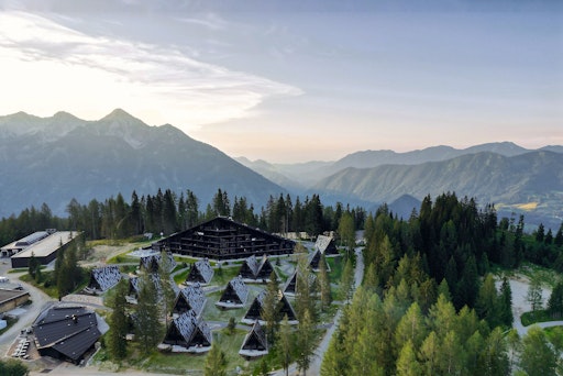 Die FMTG geht mit Managementvertrag für das TRIFORÊT alpin.r