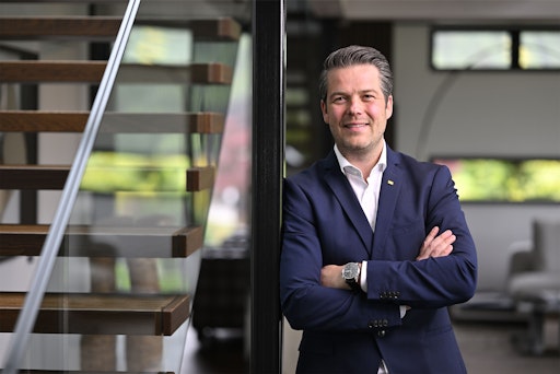 Vorschau Bild von Der langjährige ELK-Geschäftsführer übernimmt die Mehrheit am
Kärntner Premium-Hausanbieter. Der bisherige Eigentümer Georg
Niedersüß bleibt Gesellschafter.