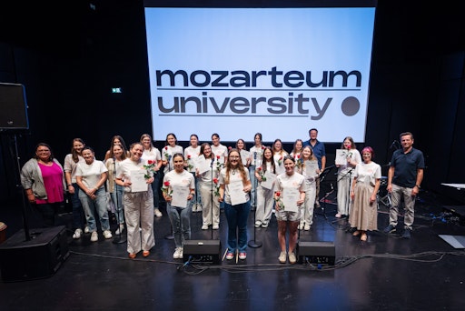Musik-Multis an der Universität Mozarteum Jahrgang 2025/26 bei
ihrem Abschluss.