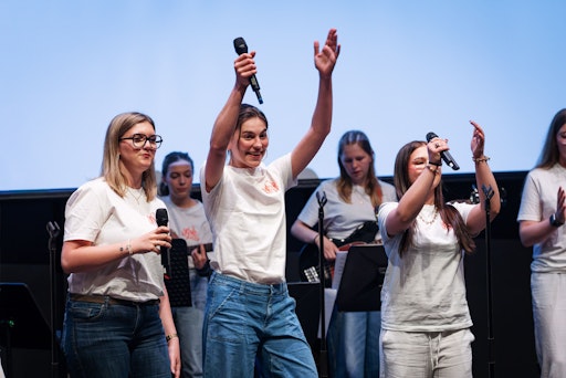 Vorschau Bild von Musik-Multis an der Universität Mozarteum bei ihrer
Abschlussperformance.