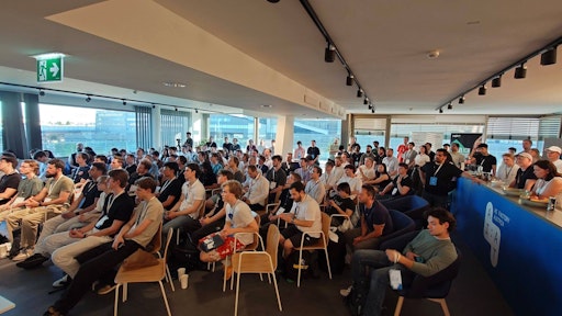 Über 100 Teilnehmende entwickelten beim ZERO ONE HACK im AI:AT
Coworking Hub KI-Prototypen für reale Industrie-Challenges / 100
GPUs auf Leonardo im Einsatz / Industriepartner Infineon
Technologies Austria, UNIQA und Sybilion nutzten Hackathon als
Open-Innovation-Format