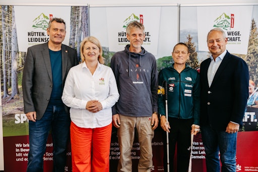 Vorschau Bild von Bei der Pressekonferenz am 12.06.2026 (von links nach rechts):
Bundesgeschäftsführer der Naturfreunde Günter Abraham, Vositzende
der Naturfreunde Niederösterreich Karin Scheele, Le Bons Sightcoach
Patrik Törnström, Parasportelrin Linda Le Bon,
Natufreunde-Vorsitzender Andreas Schieder.