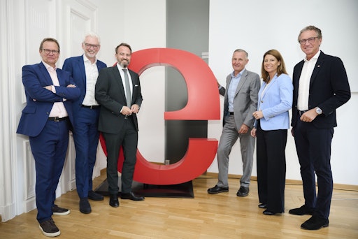 v.l.n.r.: Stefan Szyszkowitz, EVN AG und Vizepräsident
Oesterreichs Energie; Michael Strugl, VERBUND AG und Vizepräsident
Oesterreichs Energie; Michael Baminger, Vorstandssprecher der
Salzburg AG und Präsident Oesterreichs Energie; Peter Weinelt,
Wiener Stadtwerke Holding AG und und Vizepräsident Oesterreichs
Energie; Barbara Schmidt, Generalsekretärin Oesterreichs Energie;
Leonhard Schitter, Energie AG Oberösterreich und Vizepräsident
Oesterreichs Energie