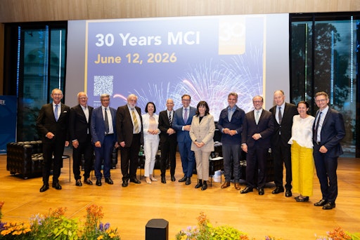 V.l.: Andreas Altmann (MCI), Max Kloger (Präsident IV Tirol),
Reinhard Schretter (Präsident a.D. IV Tirol; Vorsitzender des
Universitätsrats der LFUI), EU-Kommissar a.D. Franz Fischler,
Natalie Kocher, Martin Kocher (Gouverneur der OeNB), Peter Mirski
(MCI), Martha Schultz (Präsidentin WK Österreich), Oliver Stock
(Moderator), Alexander Schallenberg (Bundesminister a.D. und
Bundeskanzler a.D.), Franz Pegger (MCI Kollegiumsleiter), Camilla
Altmann, Michael Kraxner (Vorstand TIWAG). ©Thomas Steinlechner