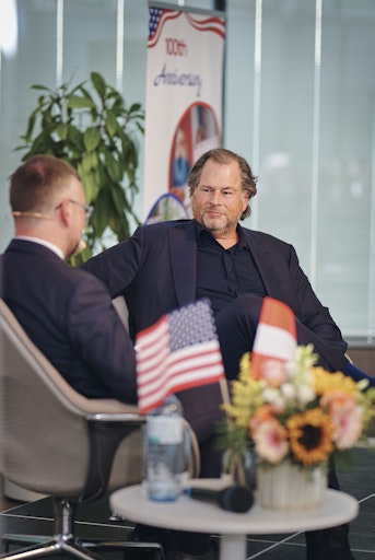  Marc Benioff im Gespräch mit Dr. Alexander Janda anlässlich der
Feierlichkeiten zu 100 Jahre AAIE
