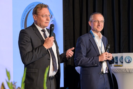 Vorschau Bild von Bild zeigt v.l.n.r. Roland Pichler (Stv. Generaldirektor AUVA)
und Klaus Wittig (Leiter Sicherheitstechnische Prüfstelle der AUVA).