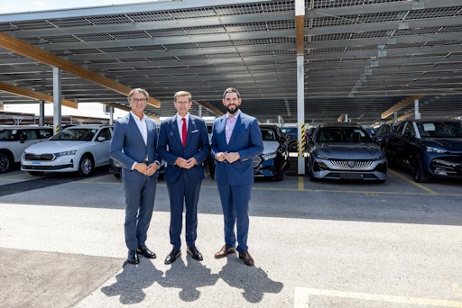 Vorschau Bild von Robert Horvath, CFO der Hödlmayr International GmbH, Markus
Achleitner, Wirtschafts- und Energie-Landesrat des Landes
Oberösterreich und Johannes Alexander Hödlmayr, CEO der Hödlmayr
International GmbH.
