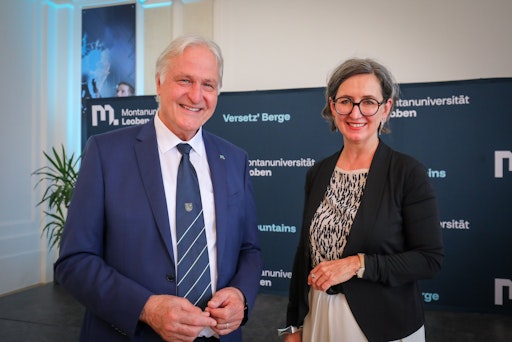 Vorschau Bild von Rektor Peter Moser mit Univ.-Prof. Dr. Barbara Stelzl-Marx bei
der heutigen Pressekonferenz.