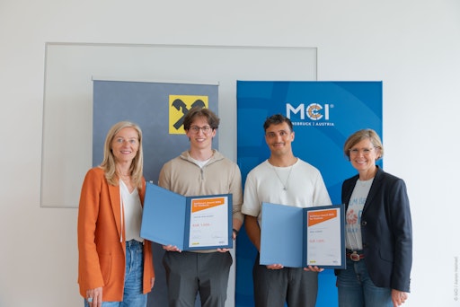 V.l.: Christine Hofer (Geschäftsführerin Raiffeisen Werbung
Tirol), Jakob Waldhart, Erol Günen, Susanne Lichtmannegger (Leiterin
MCI International Relations) ©MCI/Aaron Heimerl