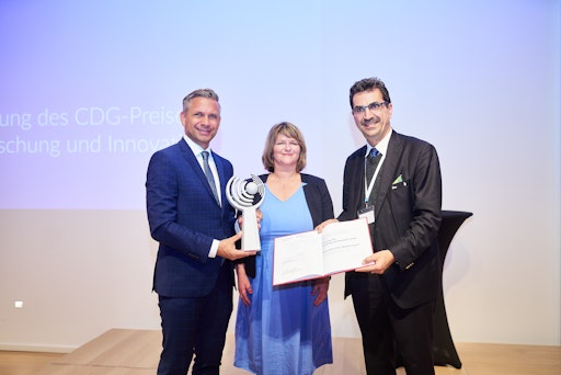 v.l.n.r. Bundesminister Wolfgang Hattmannsdorfer, Preisträgerin
Brigitte Gasser, CDG-Präsident Martin Gerzabek