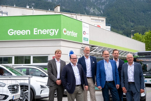 Vorschau Bild von 10 Jahre Codex Partnerschaft: Vertreter:innen von Industrie,
Start-ups und Forschungseinrichtungen beim Jubiläum des Green Energy
Center Europe. Die Partnerschaft wurde gegründet, um langfristige
Lern- und Umsetzungsprozesse im Energiesystem gemeinsam zu tragen.