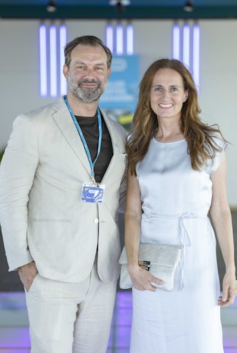 Steve Kovacic, Sales Director Immobilien bei willhaben, mit
willhaben-Geschäftsführerin Sylvia Dellantonio
