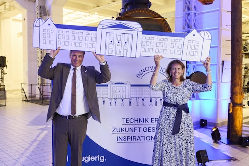 https://www.apa-fotoservice.at/galerie/39989 Peter Aufreiter
(Generaldirektor TMW), Therese Niss (Kuratoriumsmitglied TMW und
Gründerin MINTality Stiftung)