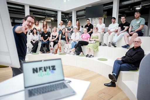 Vorschau Bild von Eröffnungs-Event des NewZ Club in der Berliner Zentralredaktion.
Im Rahmen des neuen Formats soll der Austausch zwischen jungen
Menschen und der dpa-Redaktion intensiviert werden. // Weiterer Text
über ots und www.presseportal.de/nr/8218 / Die Verwendung dieses
Bildes für redaktionelle Zwecke ist unter Beachtung aller
mitgeteilten Nutzungsbedingungen zulässig und dann auch honorarfrei.
Veröffentlichung ausschließlich mit Bildrechte-Hinweis.