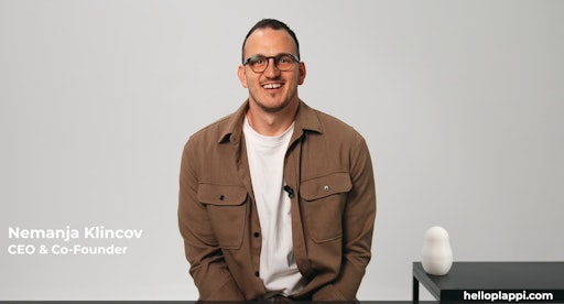 Vorschau Bild von Nemanja Klincov, CEO und Mitgründer des Wiener EdTech-Start-ups
Plappi, mit dem bildschirm- und kamerafreien Lernbegleiter. (Bild:
Plappi, honorarfrei)