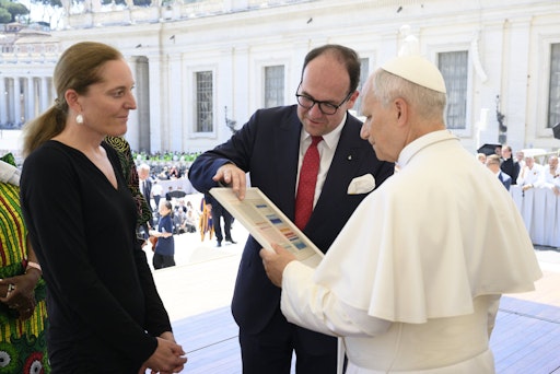 Vorschau Bild von Begegnung mit Papst Leo XIV. anlässlich der Buchübergabe