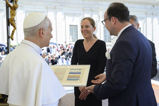 Vorschau Bild von Begegnung mit Papst Leo XIV. anlässlich der Buchübergabe
