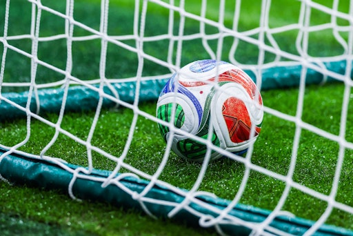 Österreich steht bei der FIFA-Fußball-Weltmeisterschaft 2026 auf
der Liste der Geheimfavoriten – zumindest, wenn man führende
KI-Systeme befragt. Zu diesem Ergebnis kommt eine Analyse des
Medienbeobachters und PR-Dienstleisters APA-Comm.