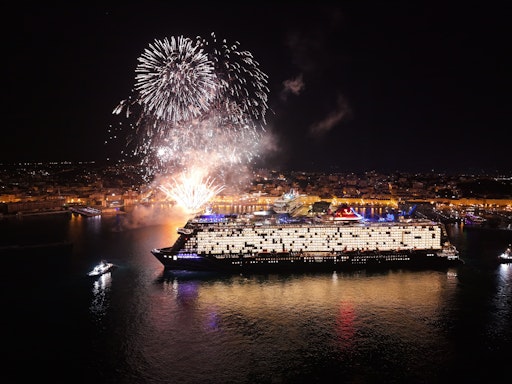 Vorschau Bild von Mein Schiff Flow officially named: three godmothers, one ship and
a shared flow (c) Fabio Kohler // Weiterer Text über ots und
www.presseportal.de/nr/75344 / Die Verwendung dieses Bildes für
redaktionelle Zwecke ist unter Beachtung aller mitgeteilten
Nutzungsbedingungen zulässig und dann auch honorarfrei.
Veröffentlichung ausschließlich mit Bildrechte-Hinweis.