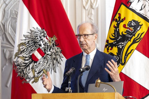 Vorschau Bild von DHK Präsident Hans Dieter Pötsch begrüßt rund 160 Gäste
anlässlich der 51. DHK Matinee 2026 in Salzburg.