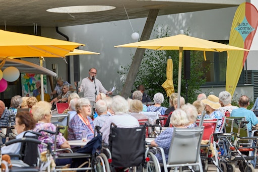 Die Gartenkonzerte des Kultursommer Wien bringen Kultur direkt in
die Häuser zum Leben und ins Grätzl.