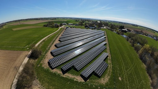 Vorschau Bild von Drohnenaufnahme unserer Agri-PV-Anlage in Burgkirchen.
