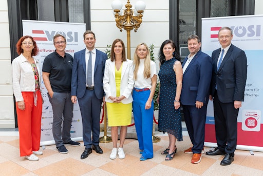https://www.apa-fotoservice.at/galerie/39958 GF des Fachverbands
UBIT Helga Tieben, IT-Sprecher UBIT Martin Puaschitz, Staatssekretär
Alexander Pröll, Präsidentin VÖSI Doris Lippert, Beiratsmitglied
VÖSI Gerlinde Macho, Christine Wahlmüller-Schiller, Vize-Präsident
VÖSI Peter Lieber, Univ.-Prof. Dr. Christian Helmenstein (v.l.n.r.)