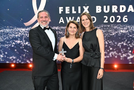 Die Darmkrebs-Awareness-Kampagne „Darm checken – Leben retten“
der Kammer für Ärztinnen und Ärzte in Wien gewinnt den Felix Burda
Award 2026 in der Kategorie „Engagement des Jahres“.