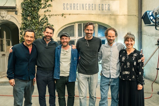 © Marc Reimann, v.l.n.r.: Philipp Peschlow, Korbinian Dufter,
Florian Brückner, Alain Gsponer, Maxi Schafroth, Maia Bäckmann //
Weiterer Text über ots und www.presseportal.de/nr/12946 / Die
Verwendung dieses Bildes für redaktionelle Zwecke ist unter
Beachtung aller mitgeteilten Nutzungsbedingungen zulässig und dann
auch honorarfrei. Veröffentlichung ausschließlich mit
Bildrechte-Hinweis.