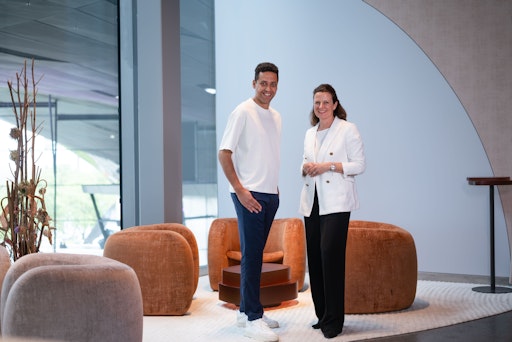 Michelin-Stern für THE CLOUD by Käfer in der BMW Welt. Sandra
Wittemer, Leitung BMW Welt, und Jens Madsen, Küchenchef von THE
CLOUD by Käfer. // Weiterer Text über ots und
www.presseportal.de/nr/110353 / Die Verwendung dieses Bildes für
redaktionelle Zwecke ist unter Beachtung aller mitgeteilten
Nutzungsbedingungen zulässig und dann auch honorarfrei.
Veröffentlichung ausschließlich mit Bildrechte-Hinweis.