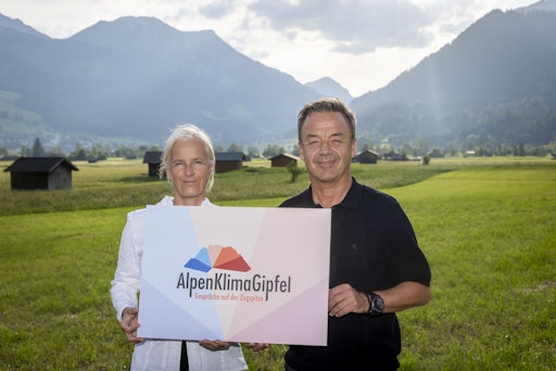 Die Vertreter:innen des Advisory Boards des AlpenKlimaGipfels:
Glaziologin Andrea Fischer und Universitätsprofessor Ralf Roth.