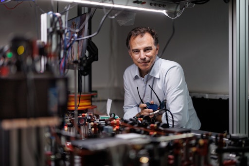 Neue Wege in der Quantenphysik: Markus Aspelmeyer ist Österreichs
FWF-Wittgenstein-Preisträger 2026.