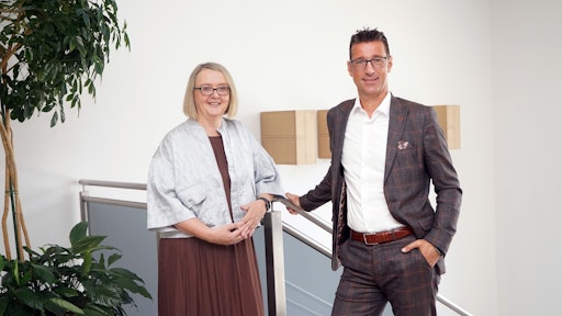 Roswitha Hönigsperger übernimmt mit 1. Juli die Leitung der neuen
Abteilung Bankenvertrieb, Hannes Dillinger wird ihr Stellvertreter