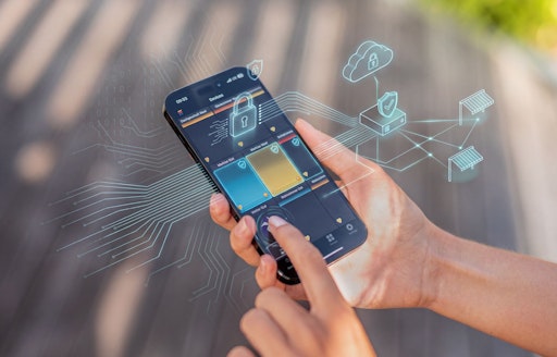 Die ONYX Steuerung von HELLA ermöglicht die komfortable und
sichere Bedienung vernetzter Sonnenschutzsysteme per Smartphone –
Cybersicherheit ist dabei Teil der Systemarchitektur.
