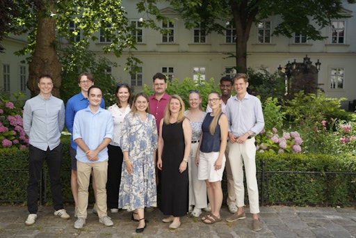 Der JUNOS Wien Landesvorstand und Bettina Emmerling