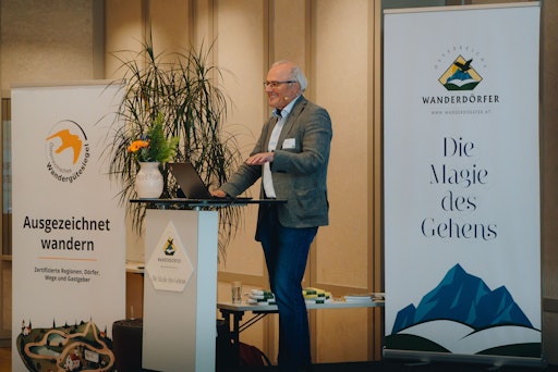  Dr. Reinhard Haller bei seiner Keynote auf dem Wandersymposium
2026