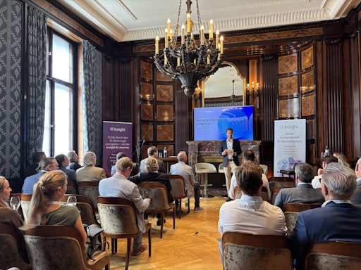 Vorschau Bild von Der 1. AI Competence Summit im Park Hyatt Vienna brachte rund 50
führende Entscheidungsträger:innen aus den Branchen Energie, KI und
Immobilien zusammen.